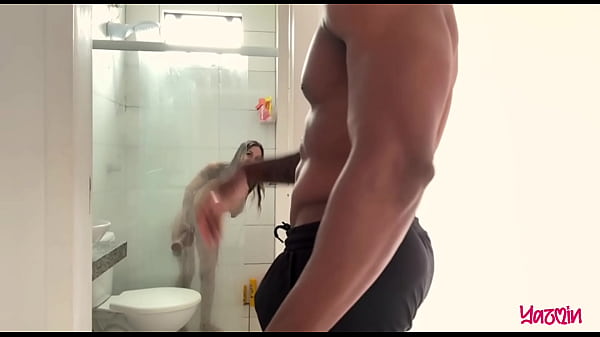Image MEU PADRASTO SAFADO ME PEGOU NO FLAGRA BATENDO UMA E ME COMEU NO BANHO (Completo no Sheer e Red)