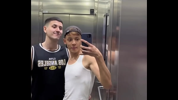 Image FUDENDO COM O COLEGA DA ACADEMIA