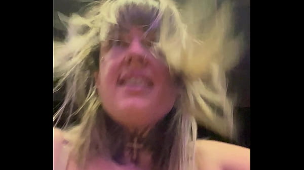 Image Mulher na academia toda suada que chega tem q tirar a camisa de Tao molhada q ta ! Escorria pelas perna a buceta toda melada eos maronbas n&atilde_o parava de olha pra sua buceta melada!