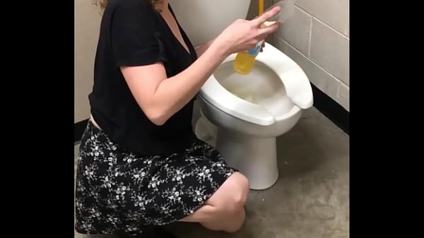 Image Pretty Babe Peeing & Showing Off Her Hot Ass