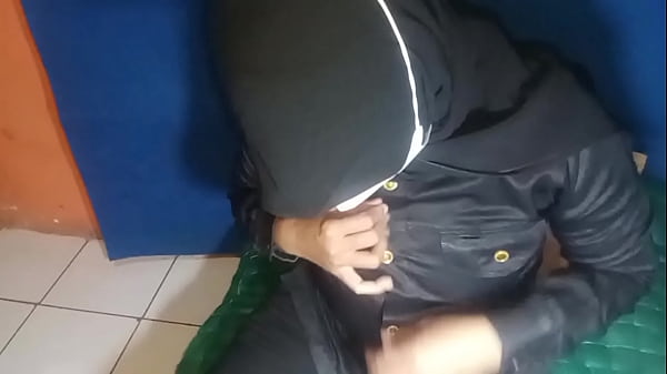 Image Indonesia Horny female security guard masturbates until she squirtsJago jilmek - Satpam wanita sange colmek sampai muncrat