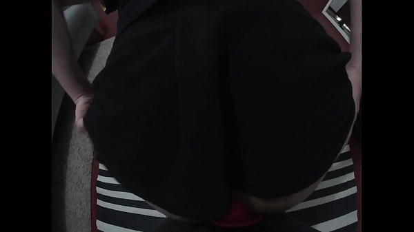 Image Chico joven disfruta metiendose sus dildos en 4 con mini falda