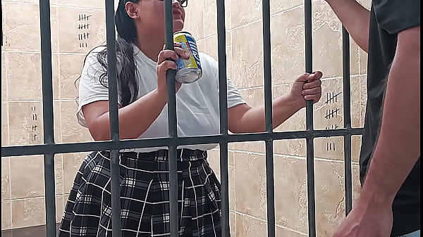 Image Estudiante adolecente se deja follar su estrecho co&ntilde_o en la c&aacute_rcel