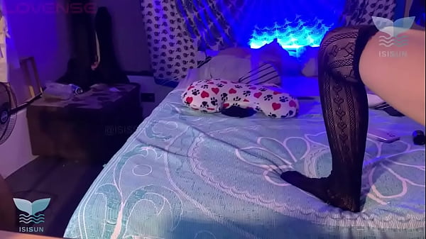 Image Stepmom Cleaning the Room in Tight Pants and her Stepson Couldn't Resist the Temptation of her Big Ass