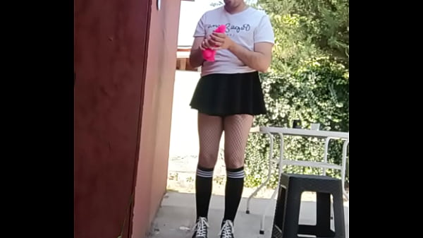 Image Joaquin6283 disfruta jugar con su dildo al aire libre en el campo