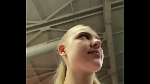 Image My trainer fucking me in the gym