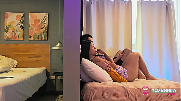 Image Se deja seducir de 2 enormes vergas con su novio al lado
