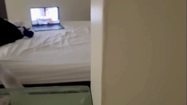 Image LATINA AMATEUR GOLOSA LLEGA CALIENTE DE LA ESCUELA Y MONTA SU JUGUETE FAVORITO MIENTRAS EL PERVERTIDO DE SU PADRASTRO LA OBSERVA