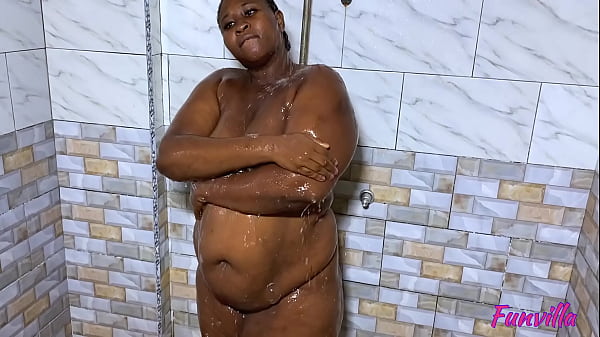 Image Shower time for thick mama