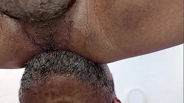 Image Filho do s&iacute_ndico do pr&eacute_dio me d&aacute_ o rabo toda semana. Dessa vez quis filmar e ganhou uma gozada linda no final