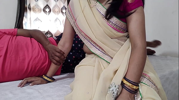 Image Unsatisfied Village Bhabhi Cheat Hubby, had Sex with Devar in Saree with Hindi Audio