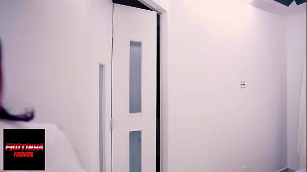 Image A linda secret&aacute_ria veio at&eacute_ a minha casa, caiu no meu papo e fodemos na cama