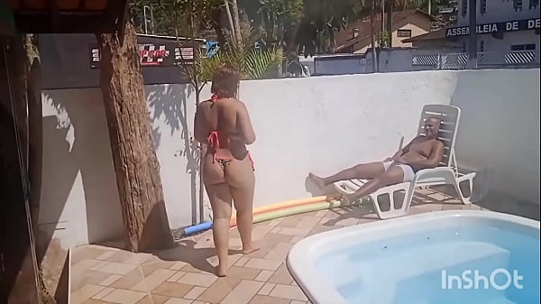 Image Ruiva casada da em cima de um neg&atilde_o no condom&iacute_nio onde mora e faz um boquete nele e quando chega em casa seu marido arrega&ccedil_a o cu dela