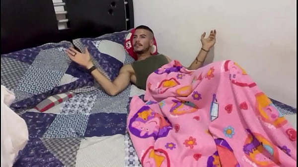Image &iquest_Qu&eacute_ puede pasar si una madrastra comparte una cama con su hijastro en el hotel?