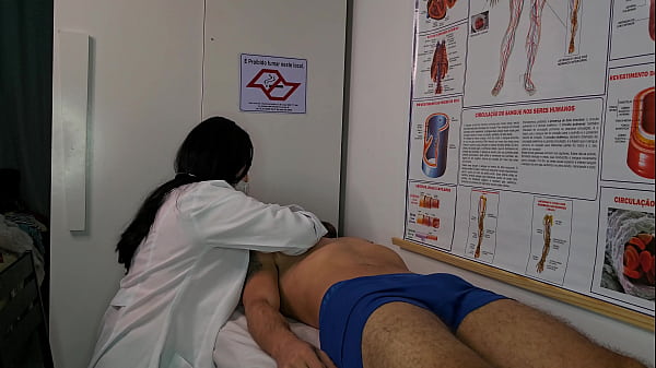 Image Enfermeira fica excitada ao ver ere&ccedil_&atilde_o do paciente