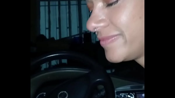 Image Parei o carro e ela tirou meu pau para fora e chupou e tentou engolir at&eacute_ que v&ocirc_mitos encima dele