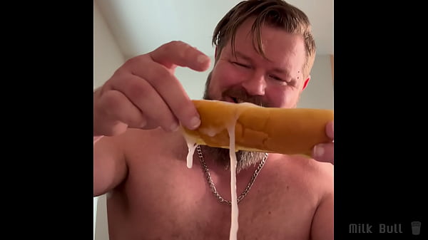 Image Hung Bodybuilder Shoots Ropes Onto His Hot Dog 5 Times in a Row