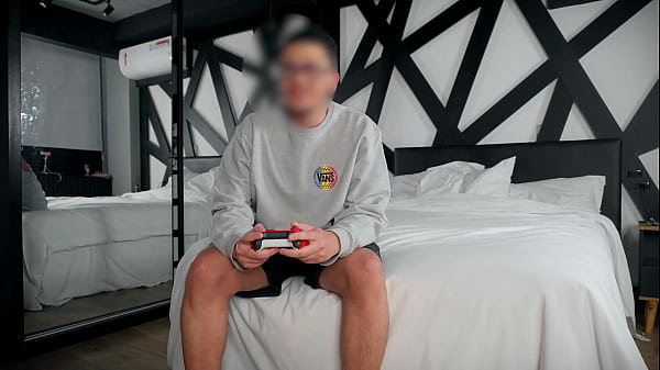 Image Nerd descobriu o que &eacute_ melhor que videogame e foi logo com a maior Ppk do Brasil - Pam Pam e Nerd Comedor