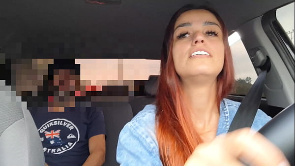 Image Motorista de APP pega passageiro se masturbando por tr&aacute_s e deu pra ele no carro!