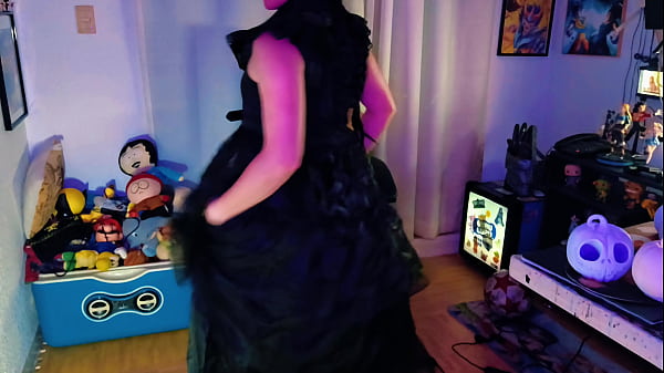 Image Hotwife disfrazada de Merlina se folla a su amante