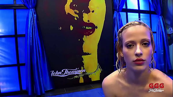 Image GGG - PISSING TIME - LATINA VS BLONDE