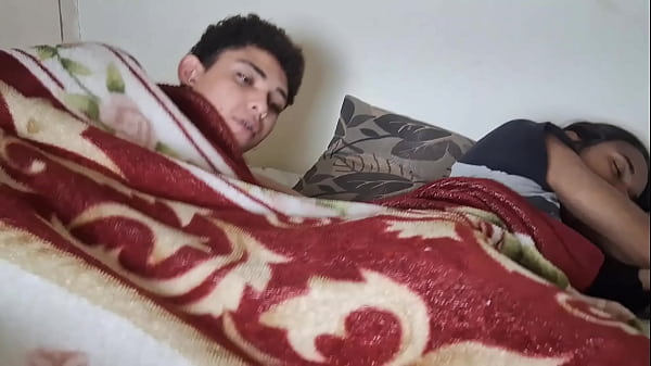 Image Peguei minha meia irm&atilde_ no quarto depois da faculdade e a safada deixou
