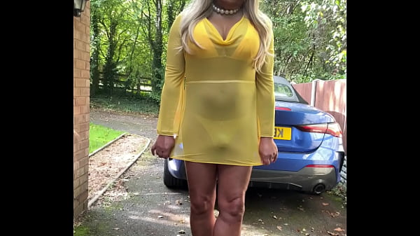 Image Kellycd2022 in yellow dress and heels