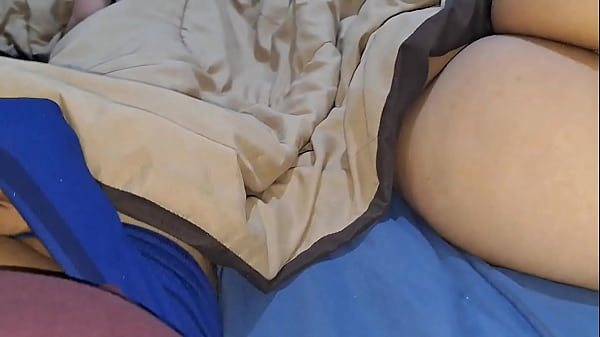 Image Me meto a la cama de mi madrastra y le como su gigantesco culo