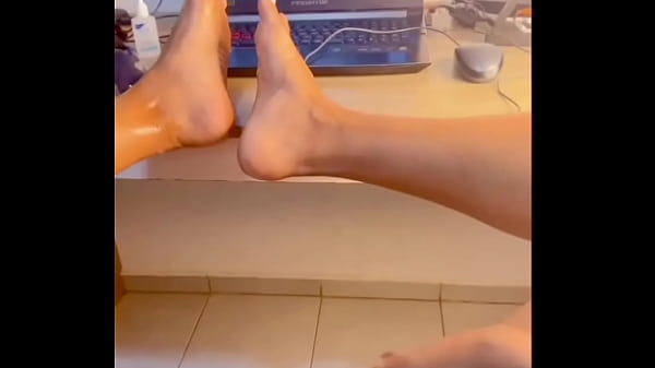 Image Eu castiguei minha enteada safada perfurando seu cu com for&ccedil_a, ela chorou e eu gozei em todo o rosto dela