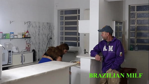 Image Padrasto pauzudo fode a enteada na cozinha sem camisinha (VIDEO COMPLETO NO RED/SHEER)