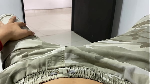 Image Me vio masturb&aacute_ndome mal y me ayuda Mi hermanastra es la mejor! - MILF, POV