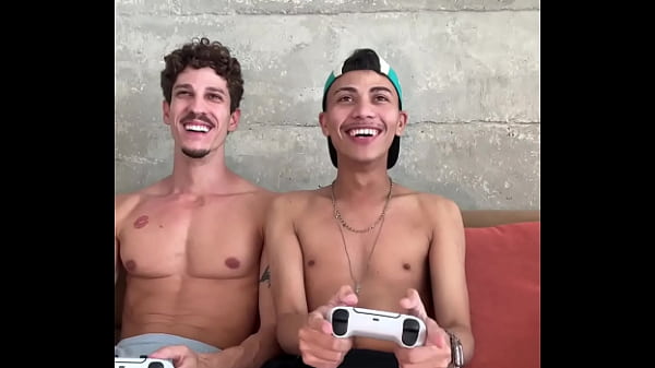 Image NOVINHO PERDEU NO GAME E TEVE DE SENTAR NO PAUZ&Atilde_O DE 25CM