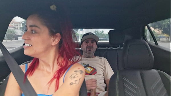 Image Motorista de app pega passageiro se masturbando por tr&aacute_s!