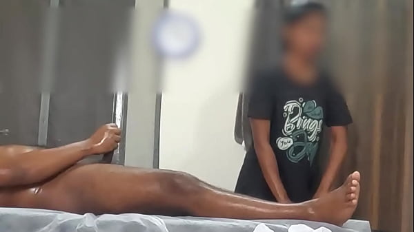 Image spa lady SHOCKED seeing customer dick