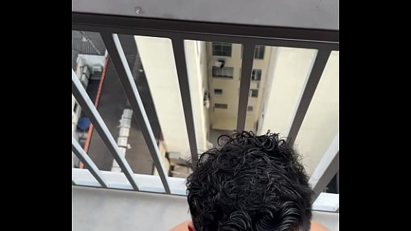 Image Pegando o novinho na varanda