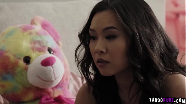 Image Kimmy Kimm agrees to Juan Loco to keep the game going to make it a secrets and keeping Juan silence that she is a lesbian
