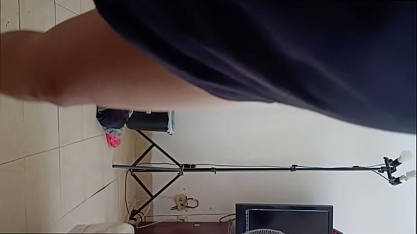 Image Me doy unos ricos sentones en mi dildo cabez&oacute_n y despu&eacute_s me empujo mi dildo nuevo doble cabecita