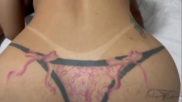 Image Que surpresa gostosa, meu corninho trouxe 2 amigos para foder a esposa putinha dele.