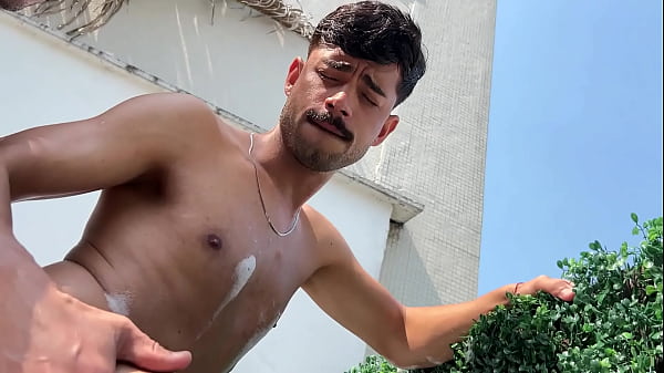 Image TOMANDO BANHO DE BANHEIRA COM O RICO MARLON E TERMINEI SENDO ENRRABADO POR ELE.