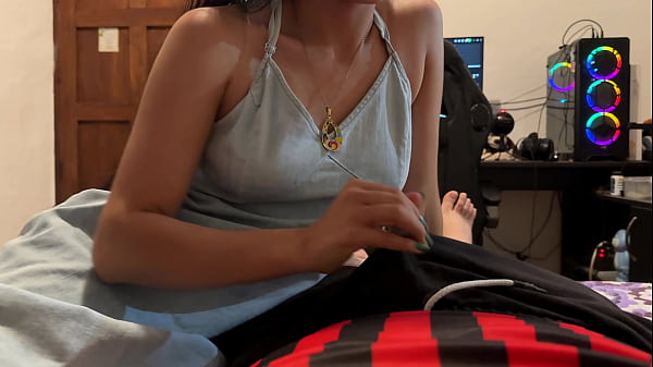 Image hermanastro travieso aprovecha que estamos solos en casa y me folla