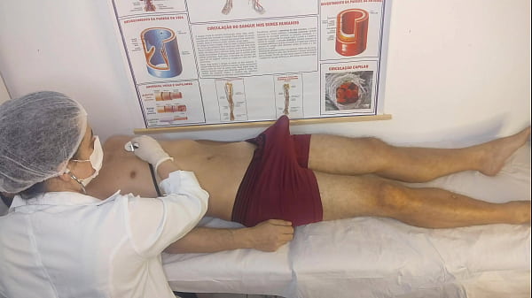 Image Paciente tem Ere&ccedil_&atilde_o inesperada na frente da enfermeira