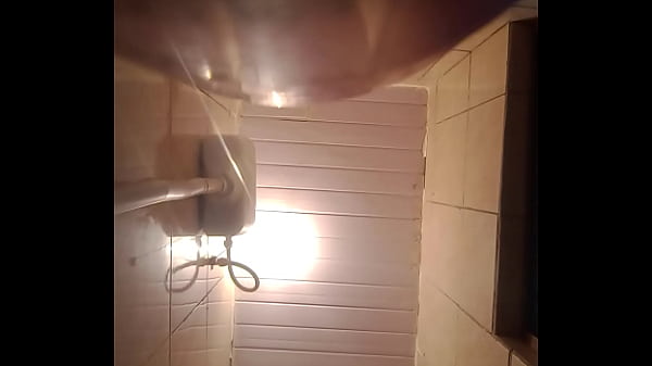 Image GOSTOSA EXIBE SEU BUCETAO DURANTE UM BANHO ACONCHEGANTE E SEXY SE TOCA GOSTOSO ENQUANTO A &Aacute_GUA CAI