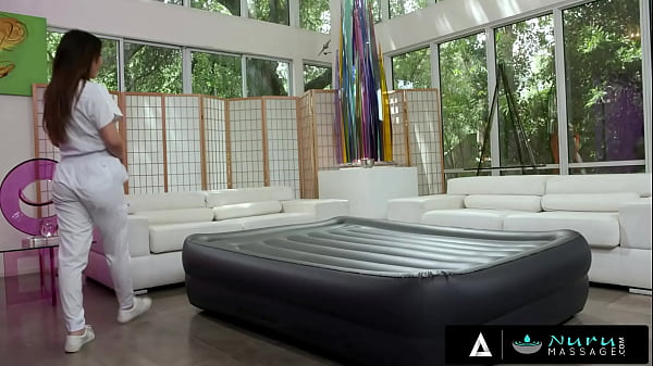 Image NURU MASSAGE - Perfect Masseuse Nicole Doshi Melts Away Worries With A Hot Massage SPANISH SUBTITLES