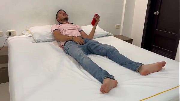 Image Mi mejor amiga vino a casa a ver peliculas y termina chap&aacute_ndome la polla- Historia completa