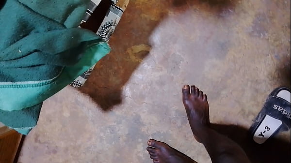 Image Petite amie premiere fois au lit elle pets c'est levrette elle a un cul parfait est j'&eacute_jacule dans son gros clitoris est des petits seins