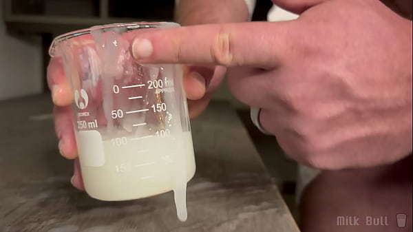 Image Hung Sperm God Shoots Out 100 mL of Cum In One Session