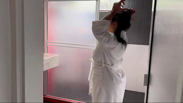 Image HOT LATINA IN ANAL SEX UNDER THE SHOWER