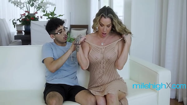 Image MILF Loves The Awe That Young Lovers Have Looking At Her Naked