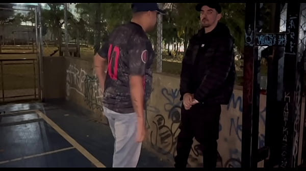 Image AMIGOS FORAM BEBER NA QUADRA E CABARAM NA BRODERAGEM AT&Eacute_ QUE DERREPENDE APARECEU UM MORADOR DE RUA QUE DEIXOU TUDO MAIS INTERESSANTE (TEASER)