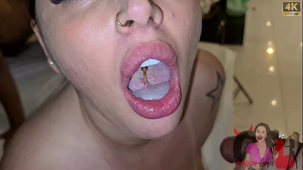 Image Duas casdas gulosas por pau preto pegam dois jumentos para destruir suas bucetas!